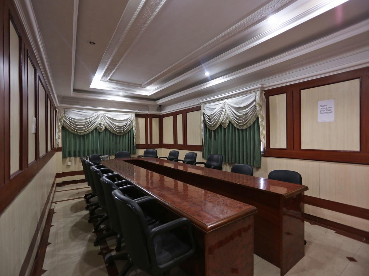 Oyo 7786 Hotel Monsoon Palace Guwahati Luaran gambar